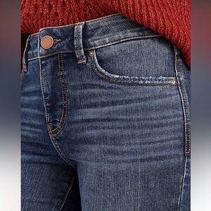 Maurice’s Everflex by M Jeans. Regular Fit.
High Rise Super Skinny Denim 10 Med